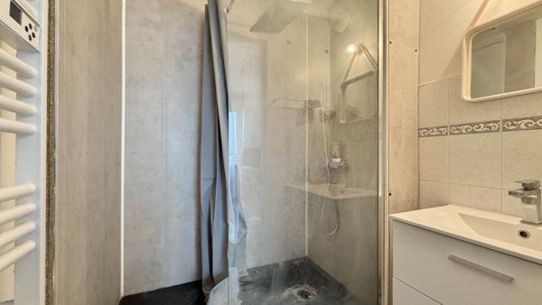 F2 dernier étage balcon