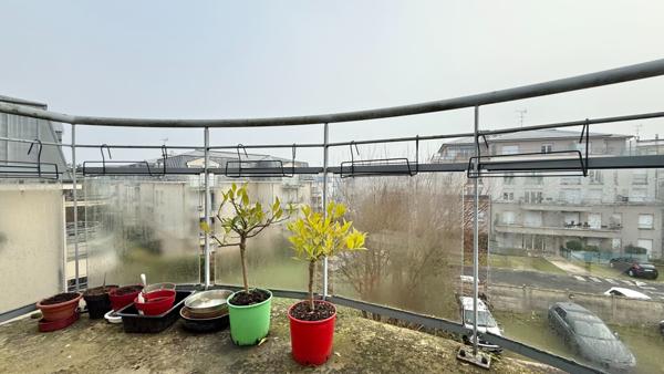 F2 dernier étage balcon