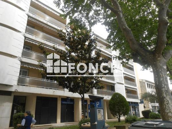 Location Appartement 4 pièces 90.4 m² - 5 PLACE PIERRE BOULOT Bagnols Sur Ceze 30200