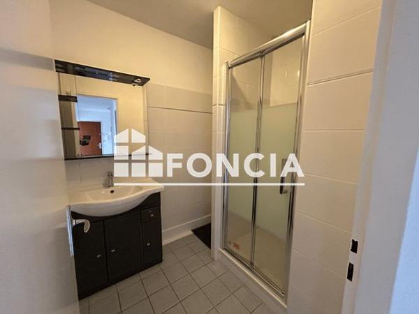 Location Appartement 4 pièces 90.4 m² - 5 PLACE PIERRE BOULOT Bagnols Sur Ceze 30200