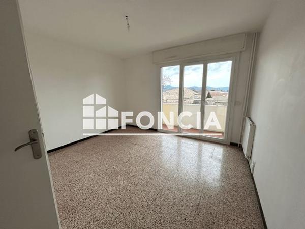 Location Appartement 4 pièces 90.4 m² - 5 PLACE PIERRE BOULOT Bagnols Sur Ceze 30200