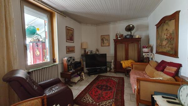 Charmante maison en pierre et brique, beau terrain avec un puit, garage