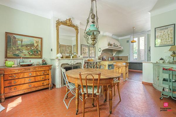 Maison 10 pièce(s) 330 m2 avec terrain 4000 m² et Piscine