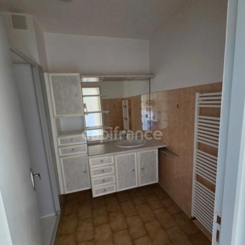 APPARTEMENT T3 PROCHE TOUS COMMERCES