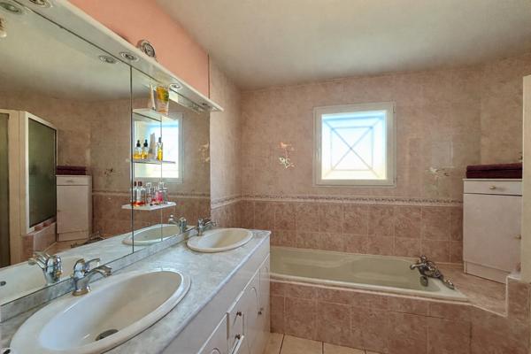 Biganos centre ? Maison familiale 119 m² avec jardin.