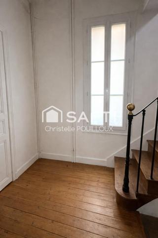 Hyper centre, 2 entrées, 3 chambres, 3 salles d'eau, cour et terrasse