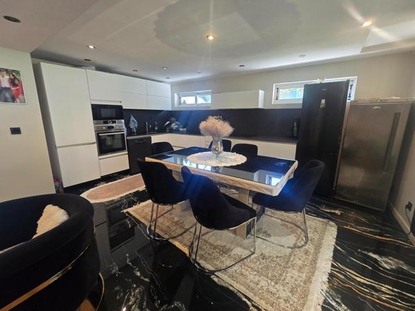 Belle maison familiale de 170 m² sur terrain de 846 m² – Volumes généreux et prestations de qualité