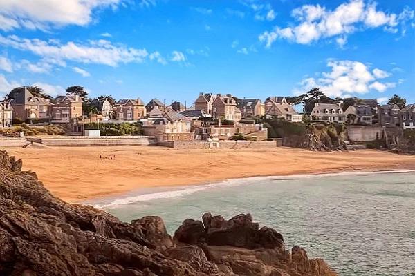 St Malo - Terrain à batir dans quartier prise de Rotheneuf à coté des plages