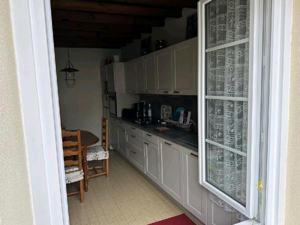 Brives-sur-Charente (17800) 

Située dans un hameau de Brive-sur-Charente, cette maison de style longère vous séduira par son charme et son