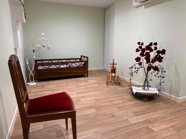 Brives-sur-Charente (17800) 

Située dans un hameau de Brive-sur-Charente, cette maison de style longère vous séduira par son charme et son