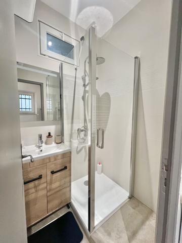 Nîmes (30000) Nîmes Centre - Gare - Studio dans immeuble de charme