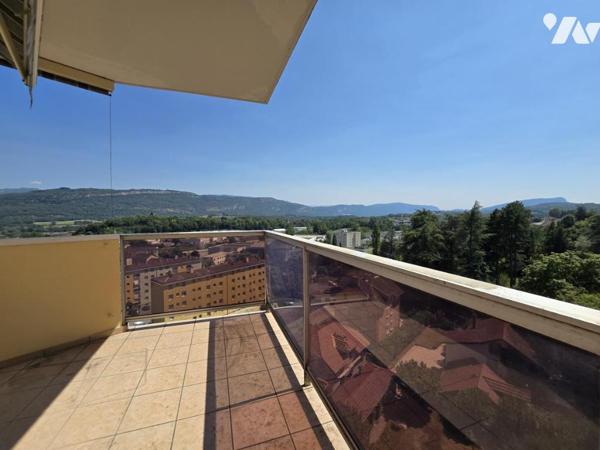 Appartement T3 avec balcon, garage et vue dégagée