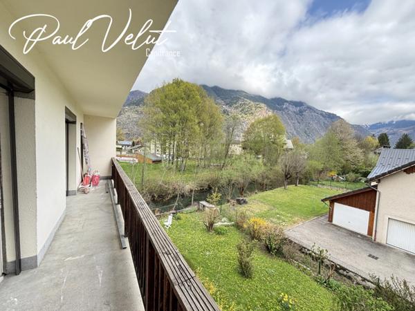 Appartement 3 pièces entièrement rénové – Balcon plein sud – Vue dégagée – Bourg-d’Oisans