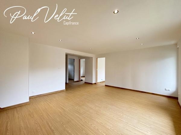 Appartement 3 pièces entièrement rénové – Balcon plein sud – Vue dégagée – Bourg-d’Oisans