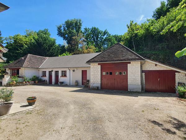 MAISON DE CARACTÈRE À VENDRE À SAINT AIGNAN