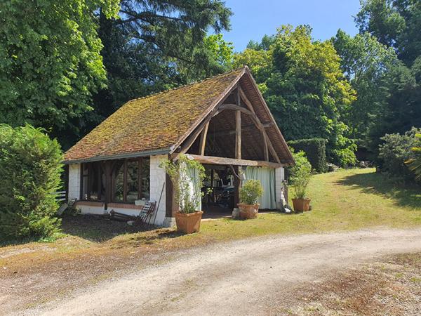 MAISON DE CARACTÈRE À VENDRE À SAINT AIGNAN