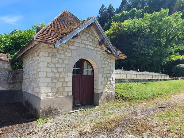 MAISON DE CARACTÈRE À VENDRE À SAINT AIGNAN