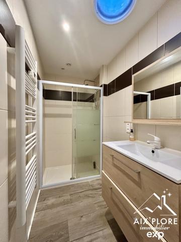 MAISON T5 TRAVERSANTE – 120 m² HABITABLES – PARCELLE 1650 m² AVEC PISCINE  et dépendance