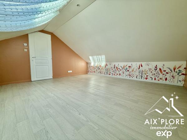 MAISON T5 TRAVERSANTE – 120 m² HABITABLES – PARCELLE 1650 m² AVEC PISCINE  et dépendance