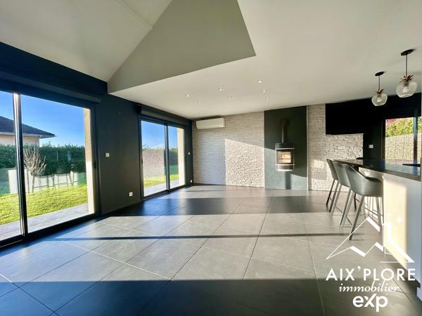 MAISON T5 TRAVERSANTE – 120 m² HABITABLES – PARCELLE 1650 m² AVEC PISCINE  et dépendance