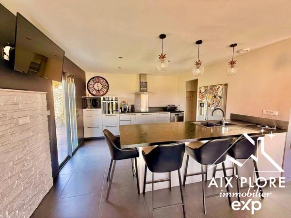 MAISON T5 TRAVERSANTE – 120 m² HABITABLES – PARCELLE 1650 m² AVEC PISCINE  et dépendance