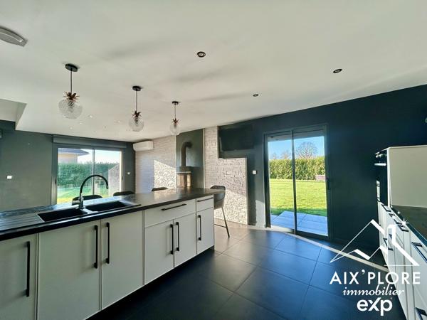 MAISON T5 TRAVERSANTE – 120 m² HABITABLES – PARCELLE 1650 m² AVEC PISCINE  et dépendance