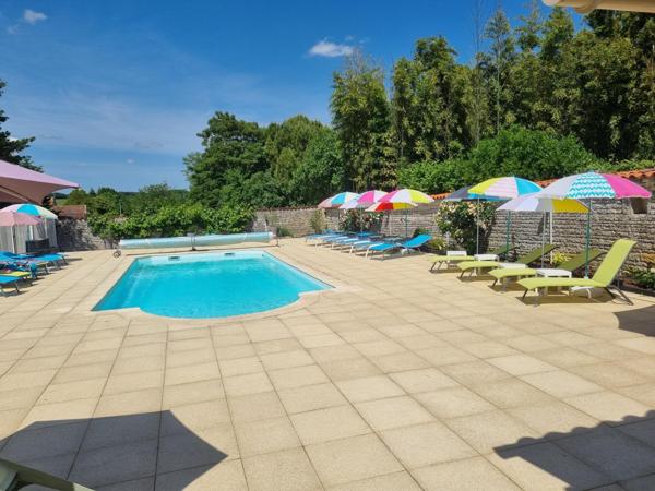 Maison charentaise rénovée de 170m2 avec 3 gîtes