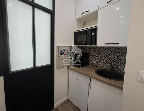 Local Commercial Paris 4 pièces 28.70 m2