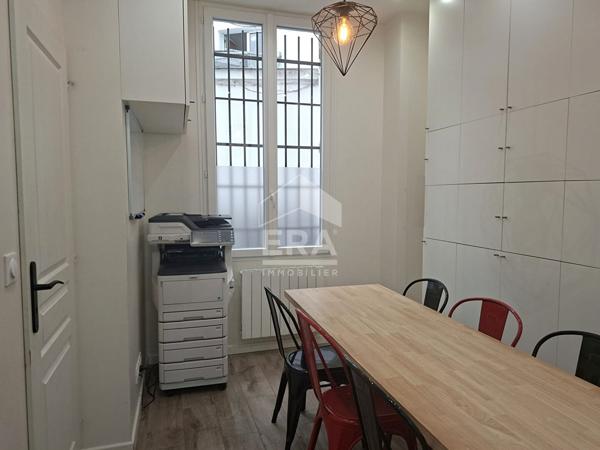 Local Commercial Paris 4 pièces 28.70 m2