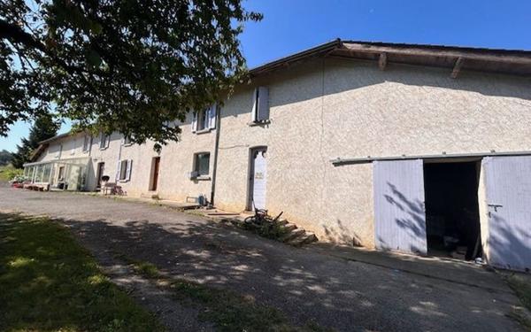 Maison à vendre    9 pièces •  Saint-Étienne-de-Saint-Geoirs