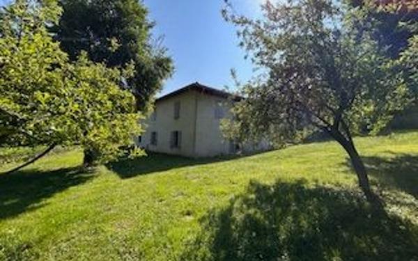 Maison à vendre    9 pièces •  Saint-Étienne-de-Saint-Geoirs