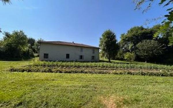 Maison à vendre    9 pièces •  Saint-Étienne-de-Saint-Geoirs