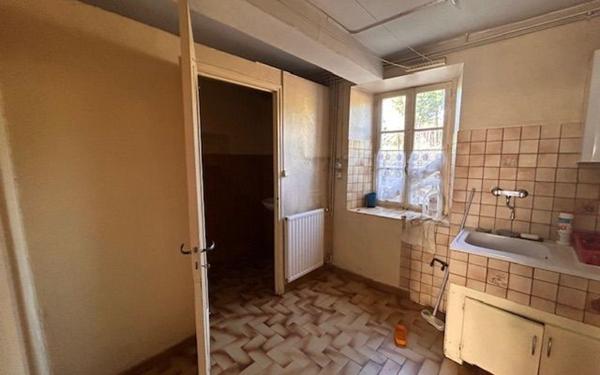 Maison à vendre    9 pièces •  Saint-Étienne-de-Saint-Geoirs