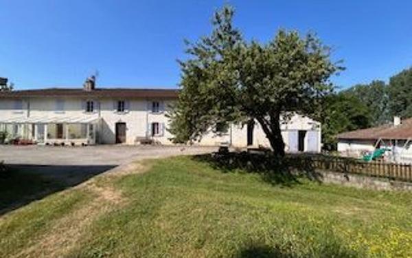 Maison à vendre    9 pièces •  Saint-Étienne-de-Saint-Geoirs