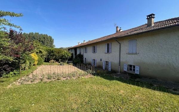 Maison à vendre    9 pièces •  Saint-Étienne-de-Saint-Geoirs