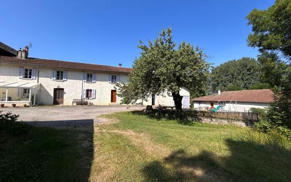 Maison à vendre    9 pièces •  Saint-Étienne-de-Saint-Geoirs