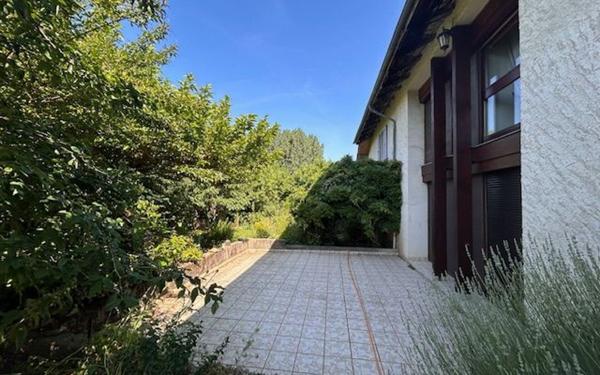 Maison à vendre    9 pièces •  Saint-Étienne-de-Saint-Geoirs