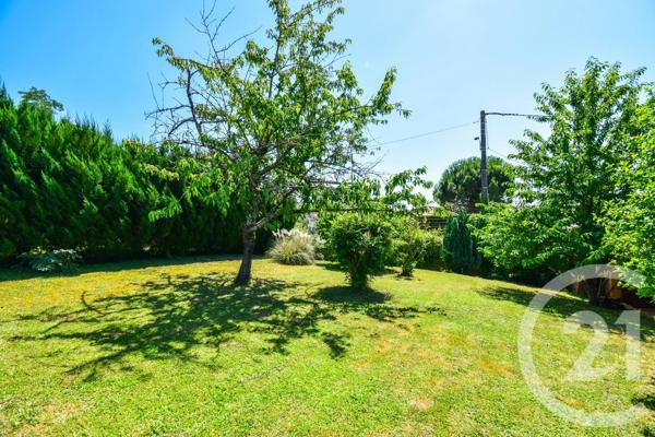 Maison à vendre  8 pièces - 200 m 2   MONTMERLE SUR SAONE  - 01