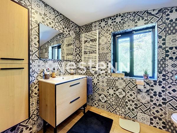 Villa rénovée de 160m2 habitables, 5 pièces, 3 chambres dont 1 de plain-pied, piscine 4x8m, terrain détachable constructible