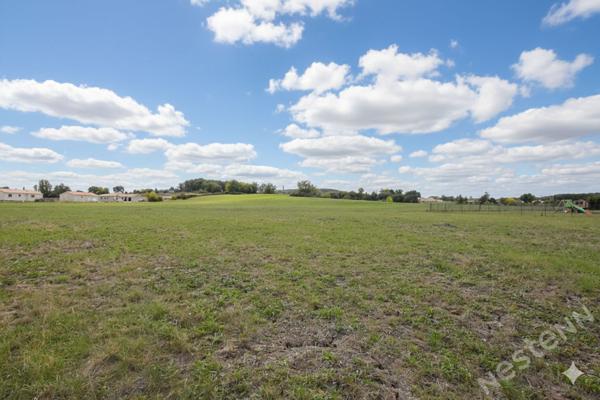 Terrain constructible de belle superficie, a proximite immediate des commodites ! Sud Bergerac