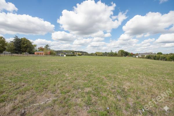 Terrain constructible de belle superficie, a proximite immediate des commodites ! Sud Bergerac