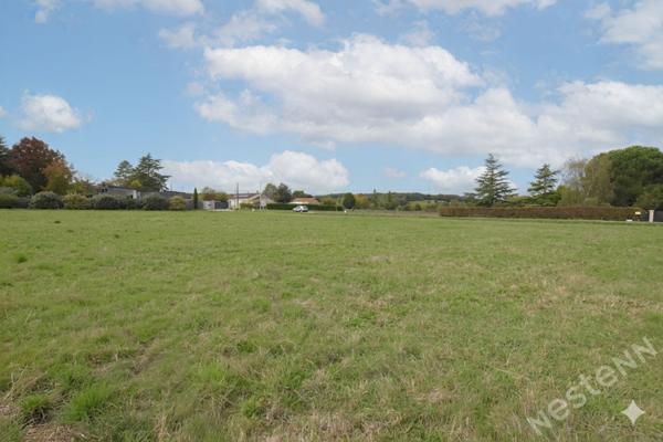 Terrain constructible de belle superficie, a proximite immediate des commodites ! Sud Bergerac