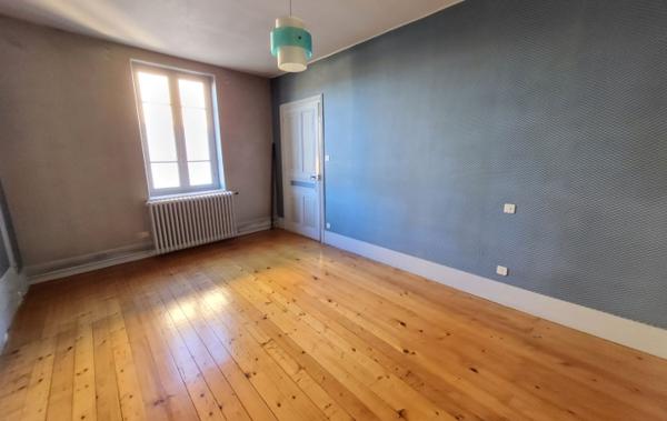 Vente Maison de village avec garage et terrain à rafraîchir Chatillon-sur-chalaronne   