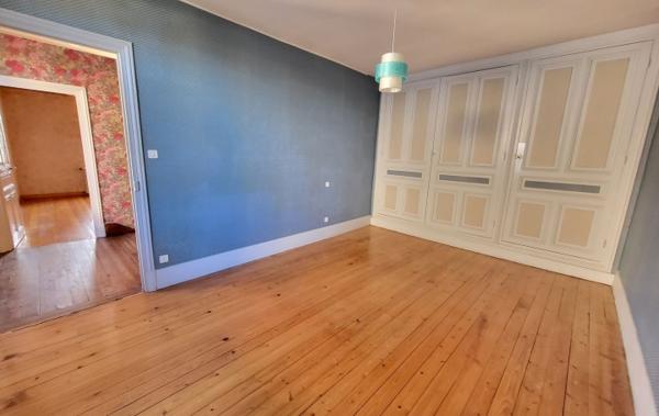 Vente Maison de village avec garage et terrain à rafraîchir Chatillon-sur-chalaronne   