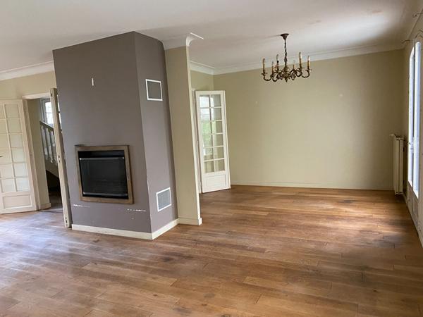 NANTES/PROCE PARCELLE DE 1000 m2 AVEC UNE MAISON 4 CHAMBRES/SOUS SOL POUR VOITURES