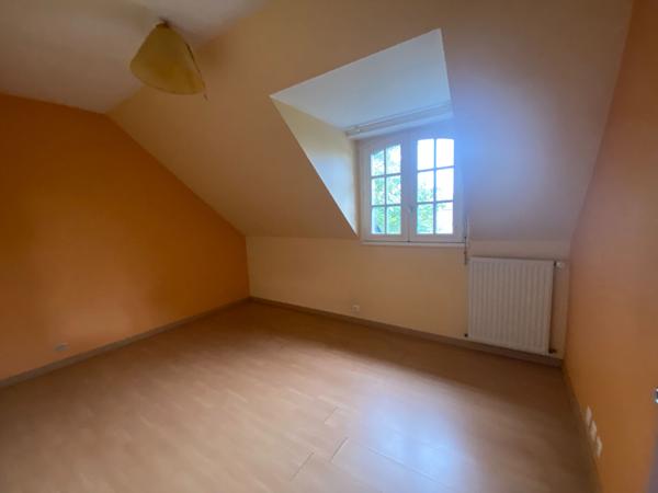 NANTES/PROCE PARCELLE DE 1000 m2 AVEC UNE MAISON 4 CHAMBRES/SOUS SOL POUR VOITURES