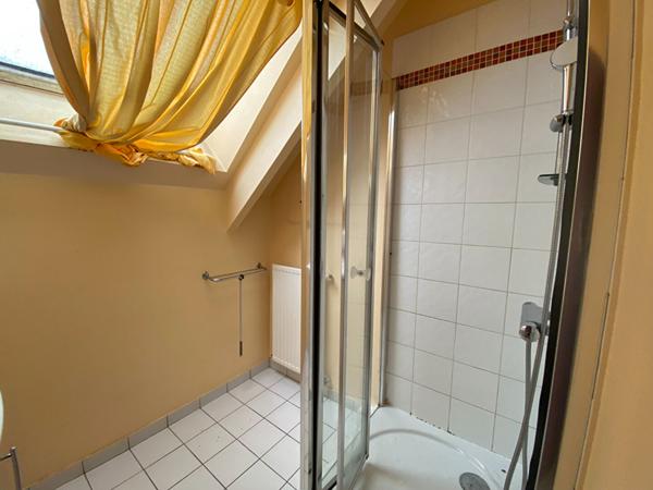 NANTES/PROCE PARCELLE DE 1000 m2 AVEC UNE MAISON 4 CHAMBRES/SOUS SOL POUR VOITURES