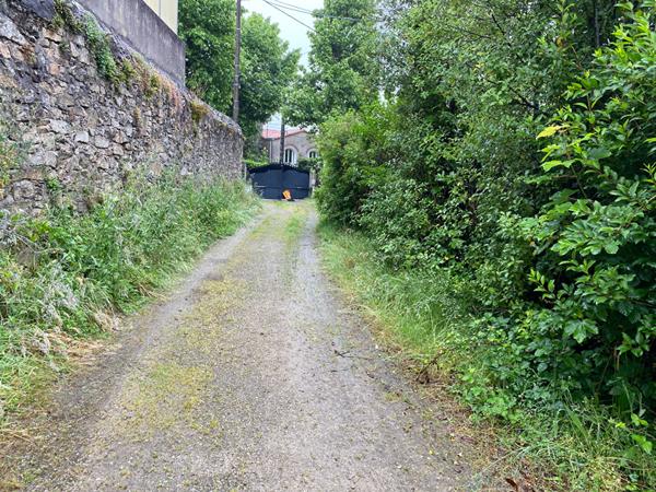 NANTES/PROCE PARCELLE DE 1000 m2 AVEC UNE MAISON 4 CHAMBRES/SOUS SOL POUR VOITURES