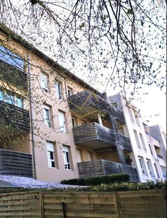 L'Isle-sur-la-Sorgue (84800) Appartement de type T3 dans résidence sécurisée avec ascenseur et place de parking au calme