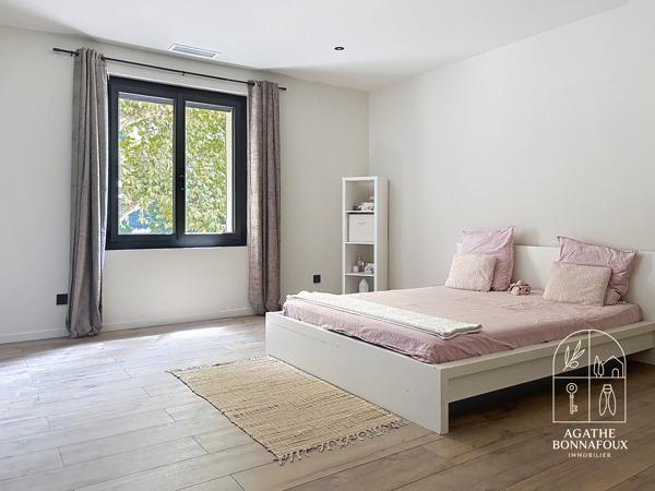 Mas Provençal d’Exception Entièrement Rénové – 1 Ha de Terrain, Piscine & Dépendance